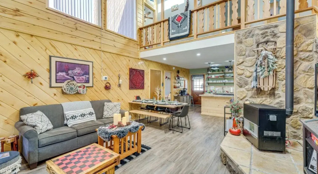 Апартаменты < 1 Mi to Skiing: Family-friendly Red River Haven