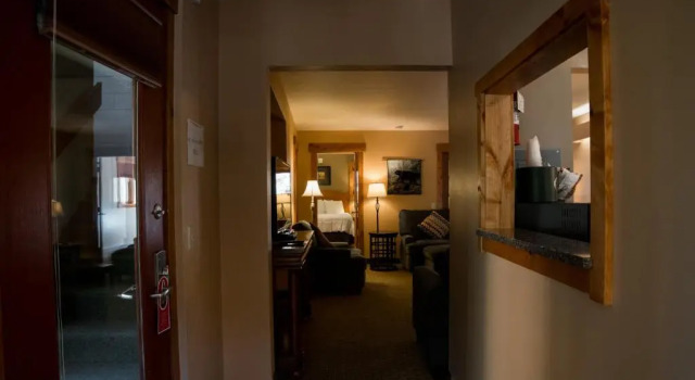 Люкс с 2 комнатами Silver Moon Inn