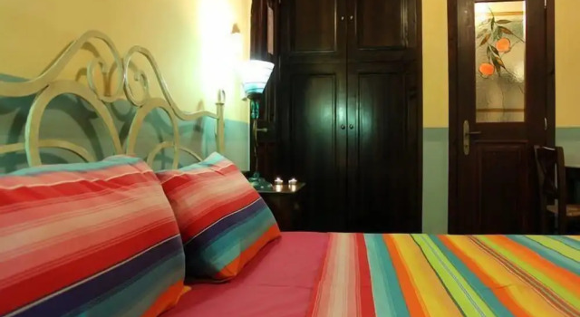 Трёхместный номер Standard с балконом Mythos Guesthouse