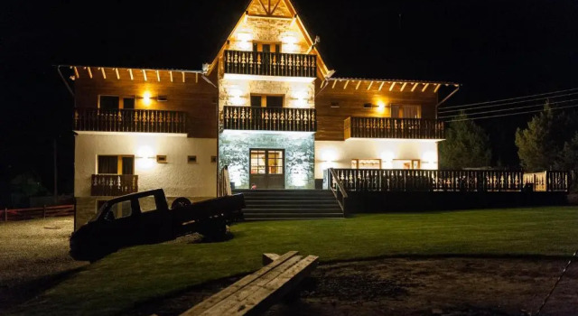 Pensiunea Colt de Rai, Rezervovat Hotel Hotely v Hunedoara s parkováním, Parkování