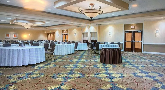 Кровать в общем номере Crowne Plaza Hotel Philadelphia - Bucks County