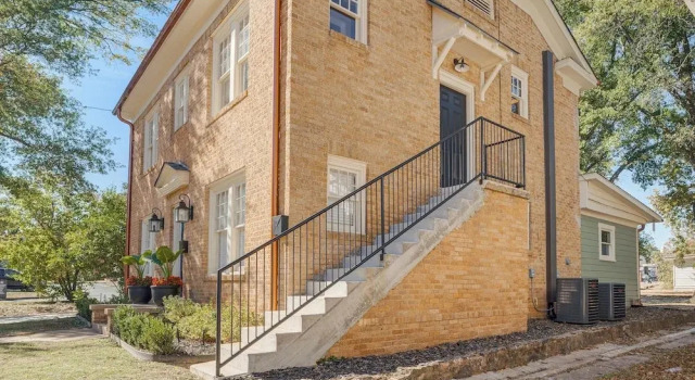 Walk to Downtown Tyler! Updated Historic Apt