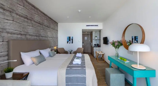 Двухместный номер Deluxe с балконом Leonardo Plaza Cypria Maris Beach Hotel & Spa