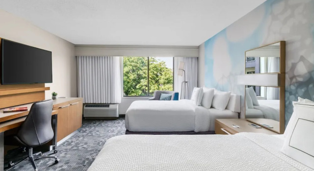 Четырёхместный номер Standard с балконом Courtyard by Marriott Dallas Lewisville