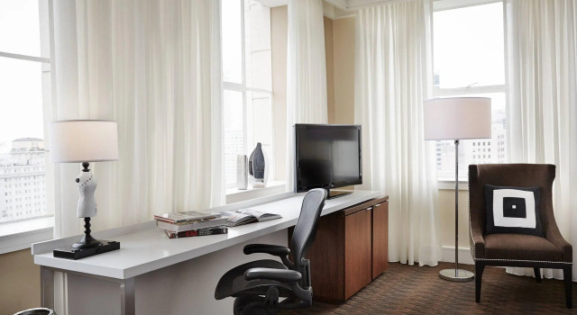 Четырёхместный номер Standard Renaissance New Orleans Pere Marquette French Quarter Area Hotel