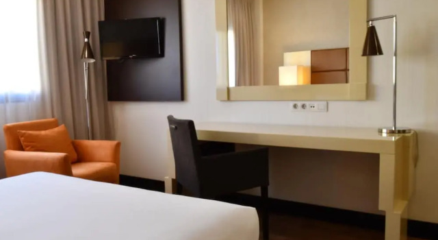 Двухместный номер Premium with Sofa Bed voco Madrid - Las Tablas by IHG