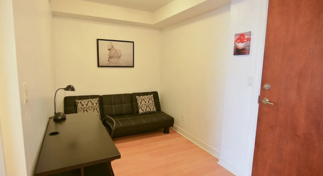 Апартаменты Deluxe Maplewood Suites - Square One