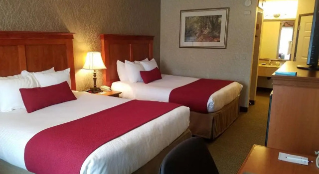Четырёхместный номер Standard Best Western Plus Rivershore Hotel