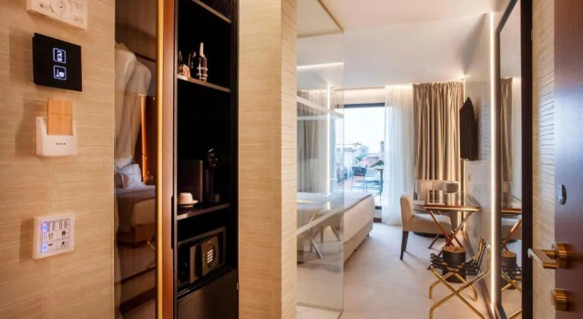 Номер Superior с балконом Wine & Books Porto Hotel - Small Luxury Hotels Of The World