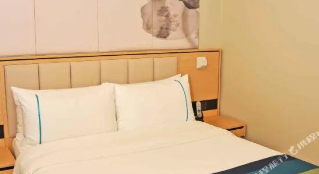 Номер Business Home Inn Plus (Kunming Tongde Square Wanhong Road)