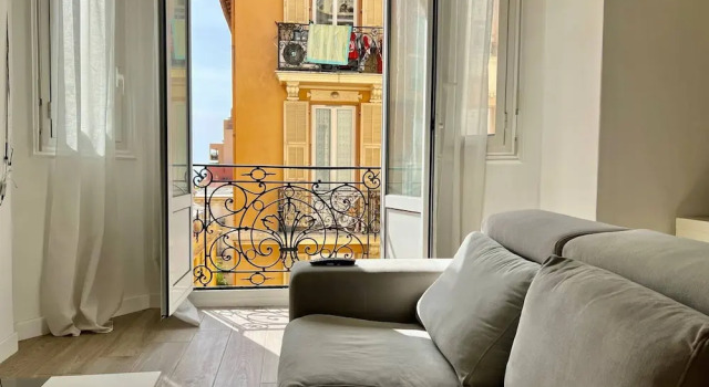 Stylish 3-bedroom Gem Steps From Monaco Spacious