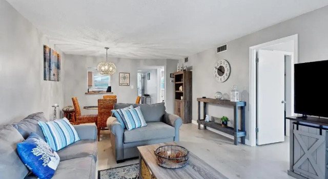 2 Bed 2 Bath Centrally Located