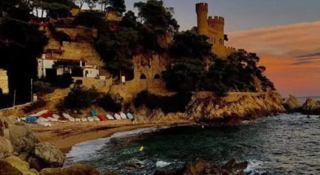 Apartamentos Kesito, Varaa Huoneisto Hotellit Costa Brava pysäköinnillä, Pysäköinti
