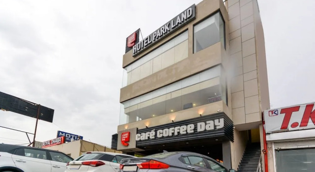 Oyo 46208 Hotel Park Land, Забронировать Отель Зиракпур штат Харьяна