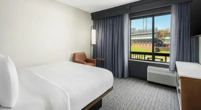 Двухместный люкс Courtyard by Marriott Chattanooga Downtown