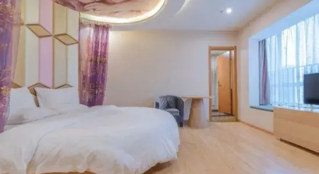 YA LAN TING Hotel (Guiyang Huaguoyuan bqigongyishuzhongxindian)