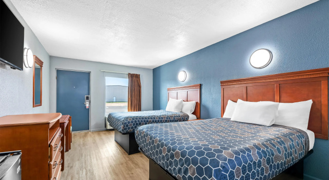 Четырёхместный номер Standard Americas Best Value Inn-Indianola