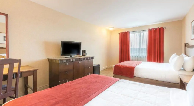 Четырёхместный номер Classic Hotel Ambassadeur et Suites