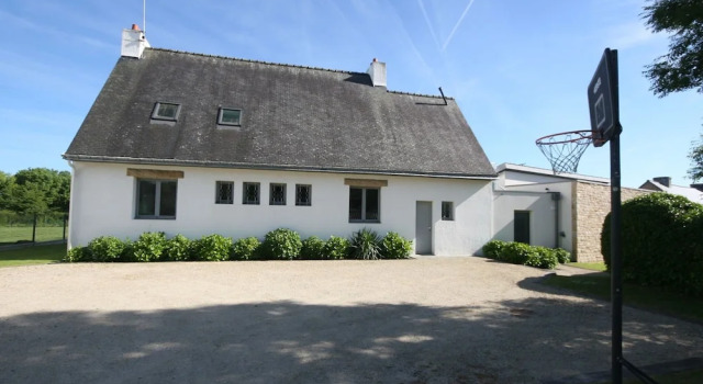 Spacious Villa With Heated Indoor Pool and Large Garden, at 8 km From the sea