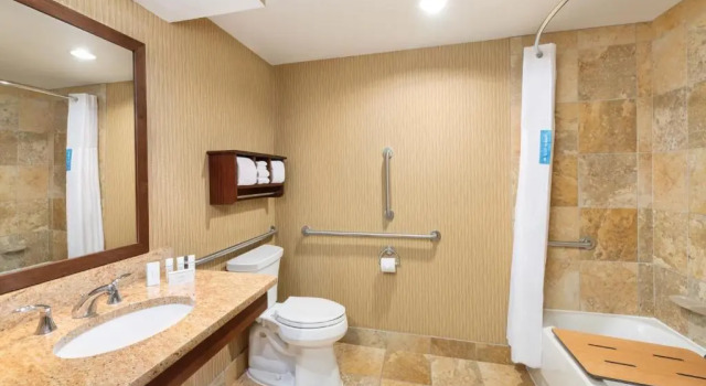 Двухместный люкс Hampton Inn Cleveland-Downtown