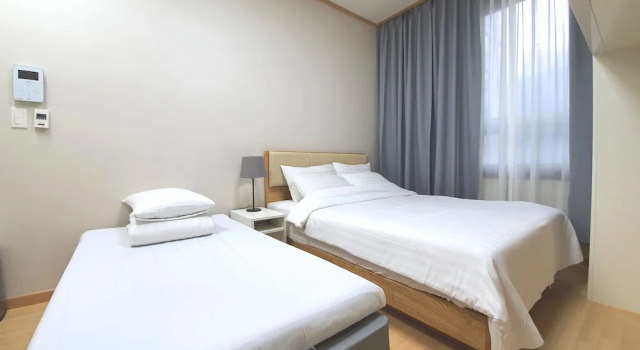 8 Holiday, Забронировать Отель Отели Коян 4 звезды, 4*