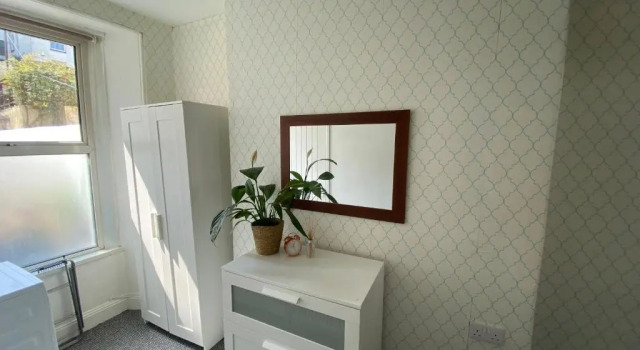Апартаменты The Walnut Suite Lovely One Bedroom Flat in Stoke.