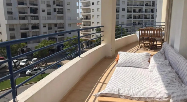 Апартаменты с 3 комнатами с балконом Rei Apartment