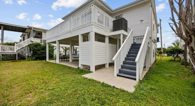 Magnolia House in North Myrtle Beach, Забронировать Отель Отели Норт-Миртл-Бич с парковкой, рядом с Заповедник Расселл-Берджесс-Костал, Парковка