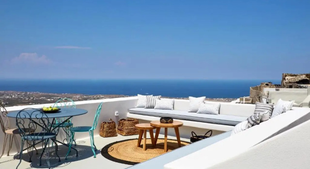 White and Co. La Torre Suites