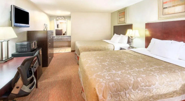 Четырёхместный номер Standard Global Inn