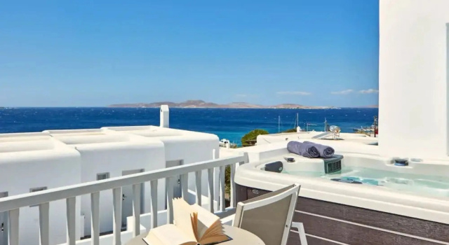 Люкс с видом на воду Manoulas Beach Mykonos Resort