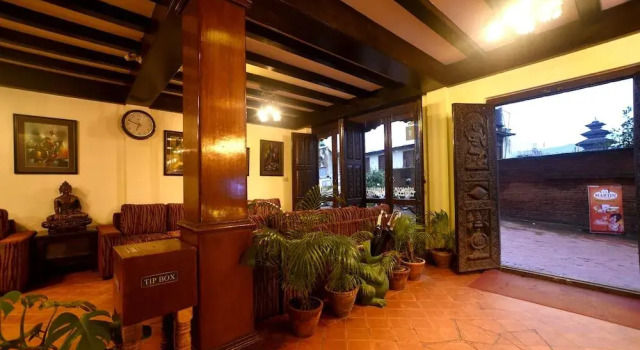 Vajra Guest House & Restaurant