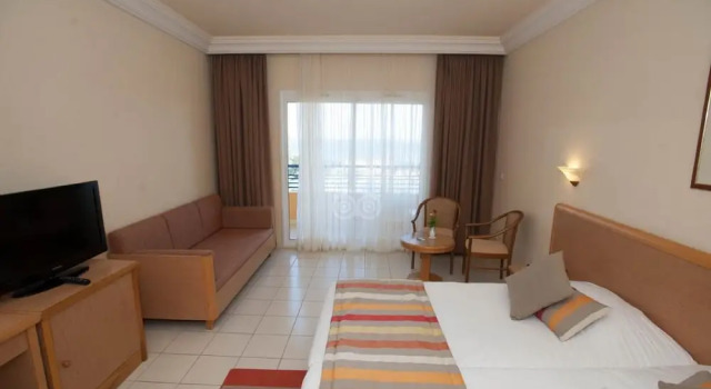 Четырёхместный семейный номер Standard с балконом Hotel Nour Palace Resort & Thalasso Mahdia