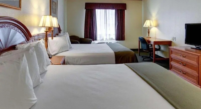 Четырёхместный номер Standard Quality Inn & Suites Glen Rose