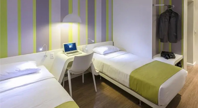 Dmax Hotel