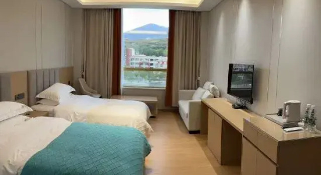 Luhuo Danxia Hotel, Rezerwuj Hotel Hotele w Luhuo z parkingiem, Parking