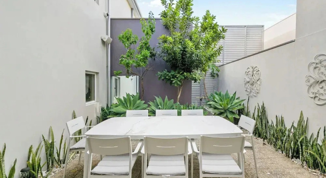 Коттедж Walk to Beach Coastal Home in Coogee