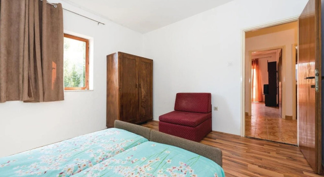 Beautiful Home in Sibenik With Wifi and 2 Bedrooms, Забронировать Отель Гребаштица Шибеник, рядом с Частный Пляж «Кроуондер и Сансет Бэй Резорт»