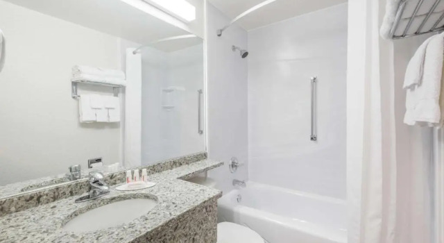 Четырёхместный номер Standard Super 8 by Wyndham Port Elgin