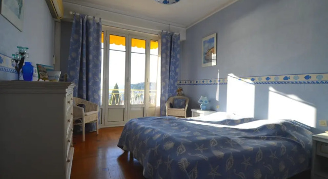 Period apartment 5 persons with Sea View and Parking in Port of Nice