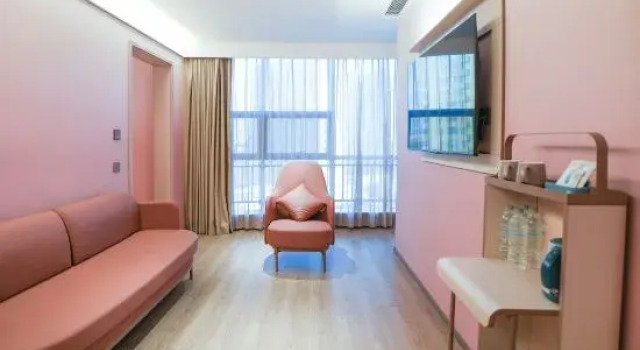Люкс Deluxe HanTing Hotel (Gongzhuling Bus Station)