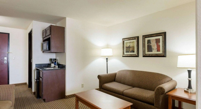 Двухместный номер Standard Quality Suites Huntsville Near University
