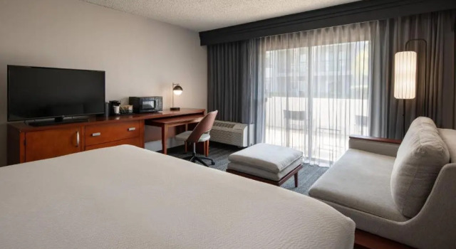 Номер Standard Courtyard by Marriott Fresno