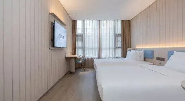 Люкс HanTing Hotel (Xianning Yinquan Avenue Shiliutan Park)