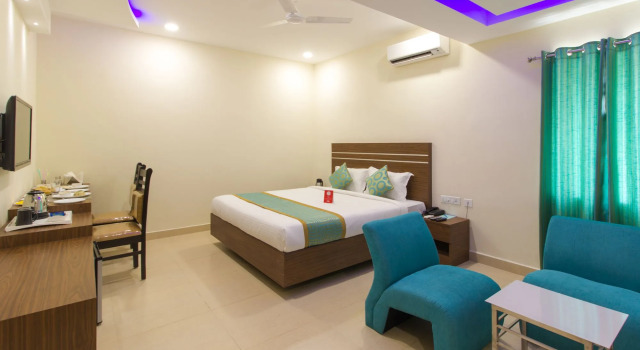OYO 8941 Hotel Golden Leaves, Забронировать Отель Гачибоули Хайдарабад
