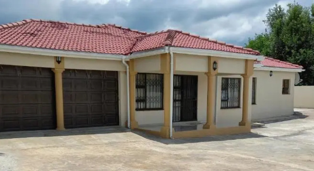 Lindo Guest House, Reservar Casa de hóspedes Estcourt KwaZulu-Natal