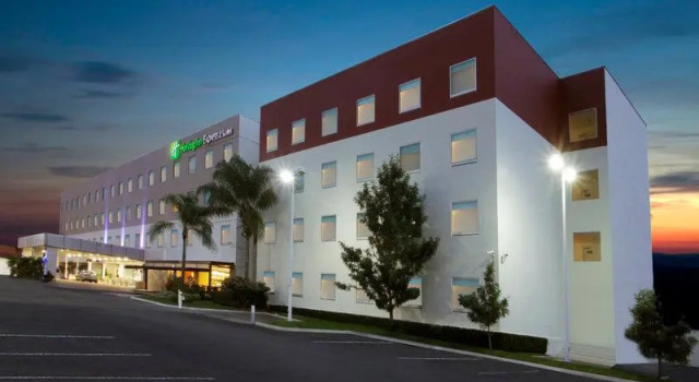 Кровать в общем номере Holiday Inn Express & Suites Irapuato