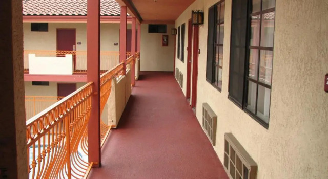 Rodeway Inn Santa Ana - Garden Grove, Забронировать Отель Санта-Ана Disneyland California