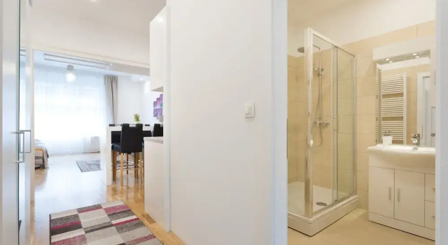 Студия Charming and Bright Studio in Zagreb Center!