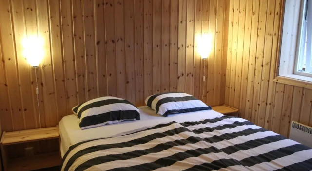 Ski, Sauna, and Scandinavian Serenity Chalet, Rezerwuj Chalet Hotele w Svealand z parkingiem, Parking